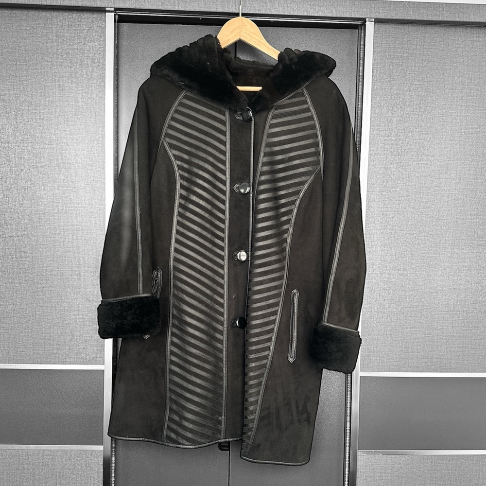 100% Shearling Leather coat with hood size XXL